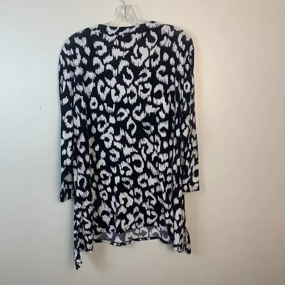 Ruby Rd. Black and White Pattern Handkerchief Style Top Size XL - Picture 4 of 6